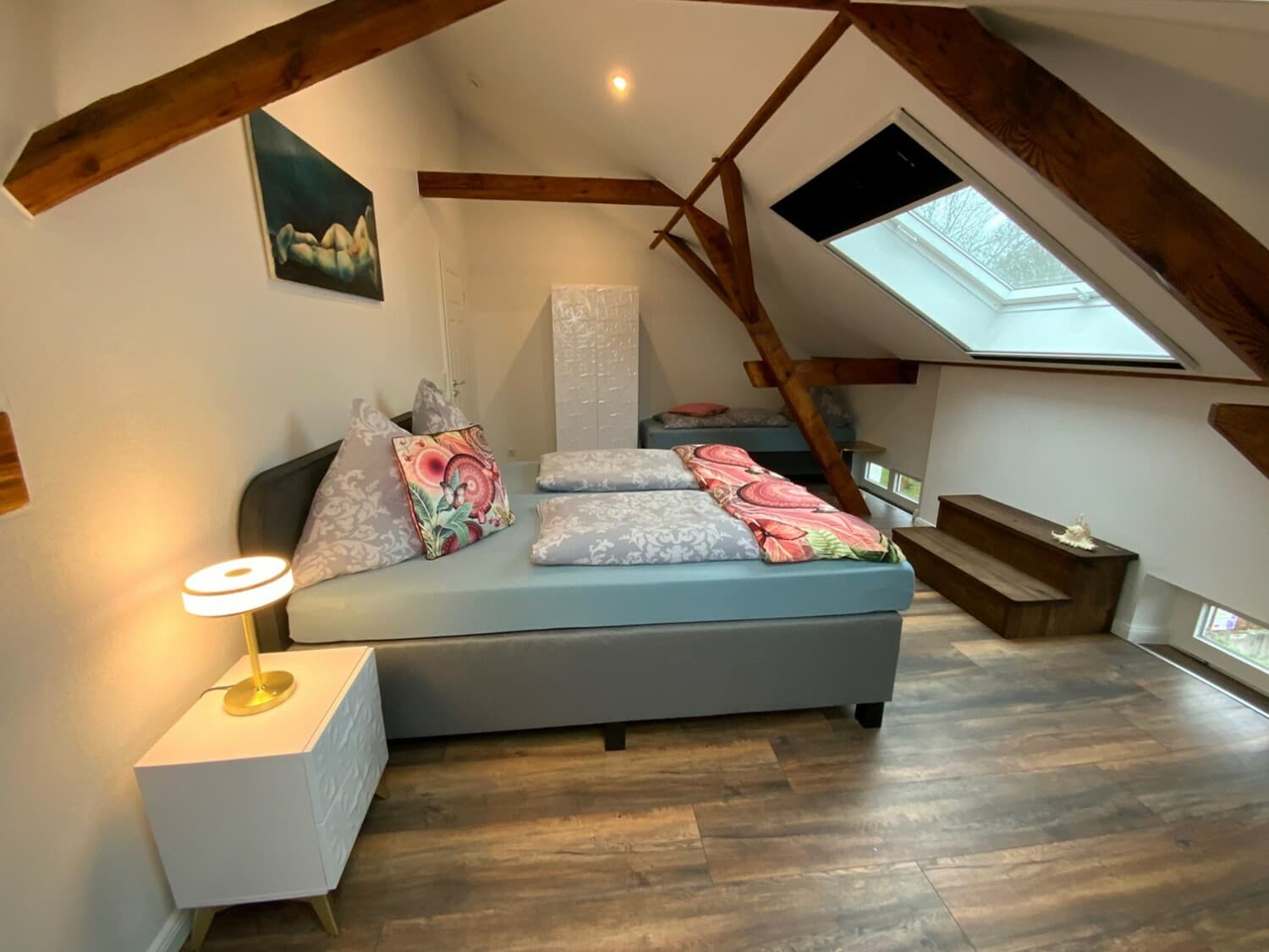 Loft 2 Wohnbereich mit Panorama-Dachfenstern – Loft 2 im Alten Zollamt