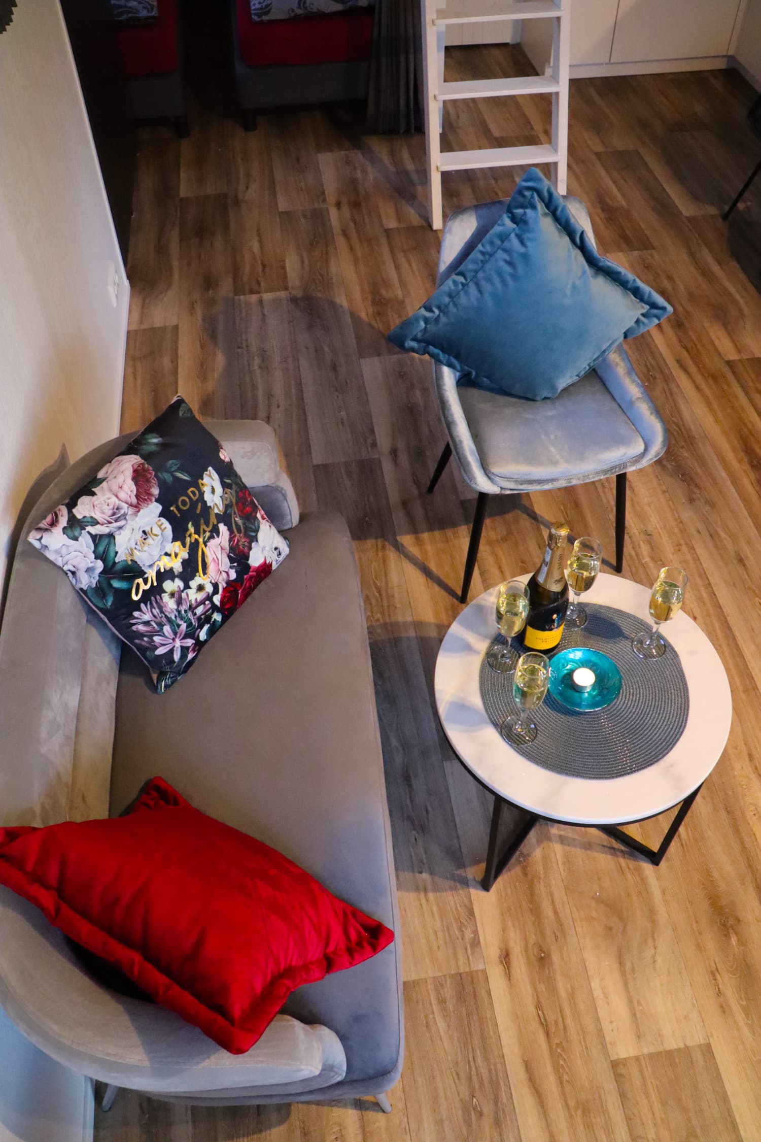 Pantry-Küche mit Kühlschrank