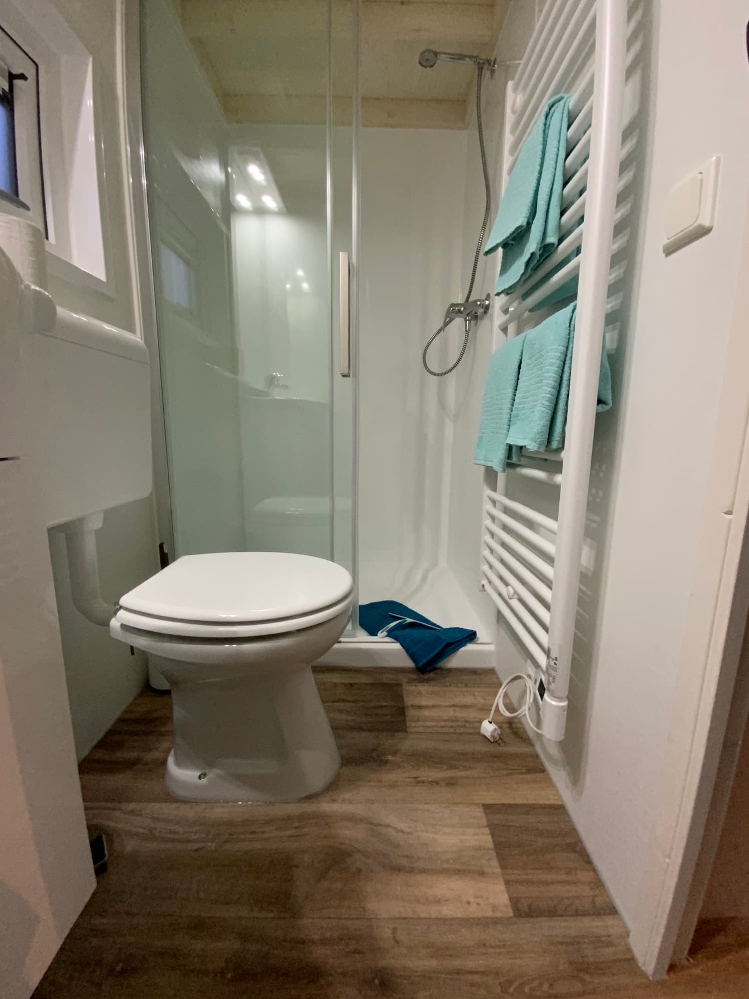 Exterior view of Tiny House 1e at the harbour basin